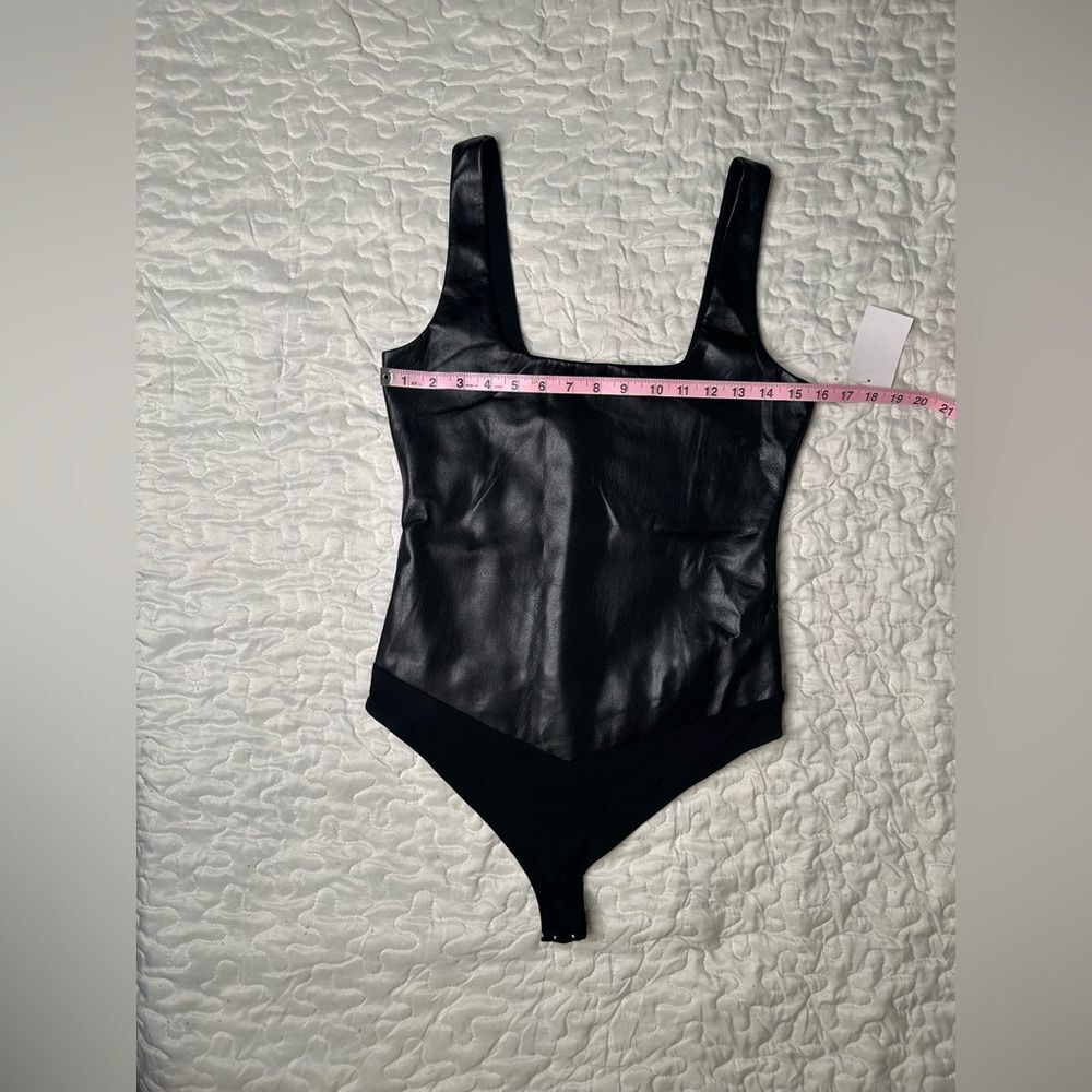 Good American Faux Leather Bodysuit Black GB0499 Sleek Edgy Streetwear Size Med - Picture 9 of 12